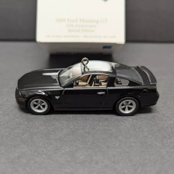 Hallmark Keepsake Ornament 2009 Ford Mustang GT Christmas Car Special Edition - Picture 4 of 7